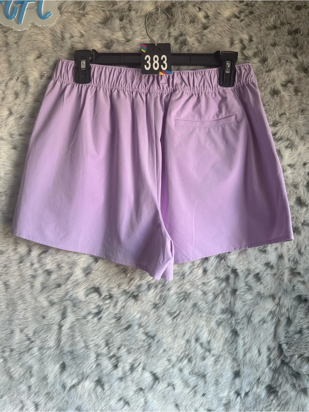 12. Alo Yoga Clubhouse Skort Violet Skies med